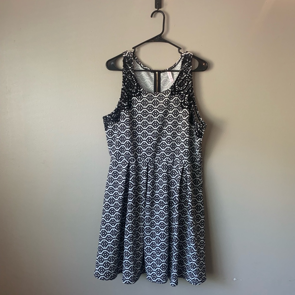 Xhilaration Black & White Dress